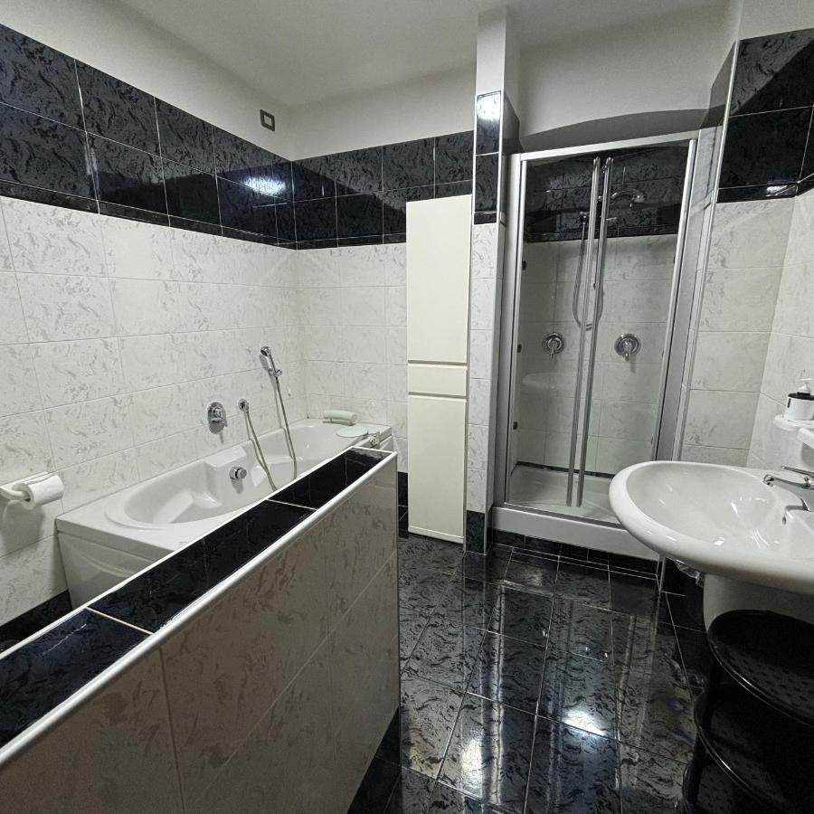 Essential Room & Parking In Centro Citta Con Parcheggio Privato E Wifi Potenza Exterior photo