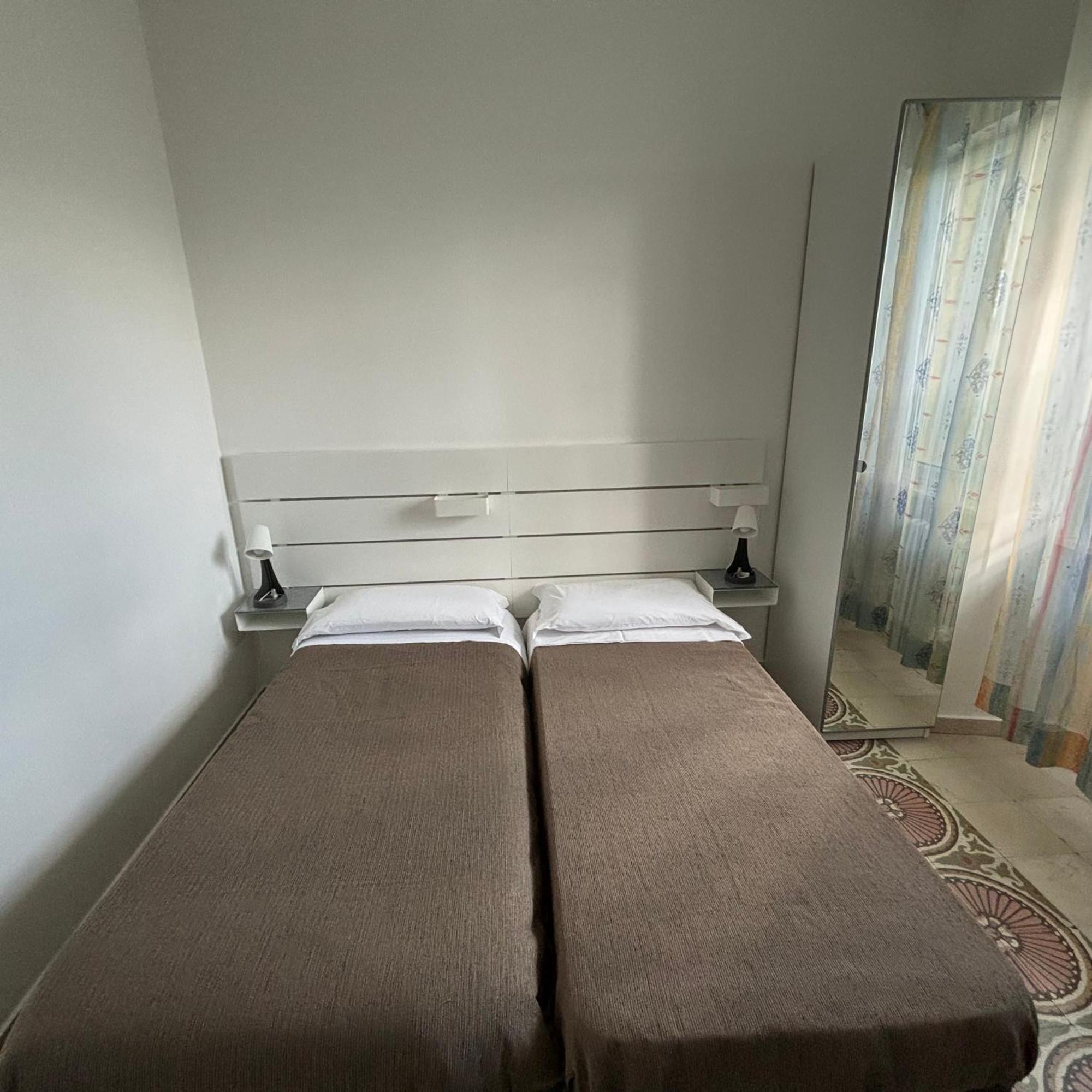 Essential Room & Parking In Centro Citta Con Parcheggio Privato E Wifi Potenza Exterior photo