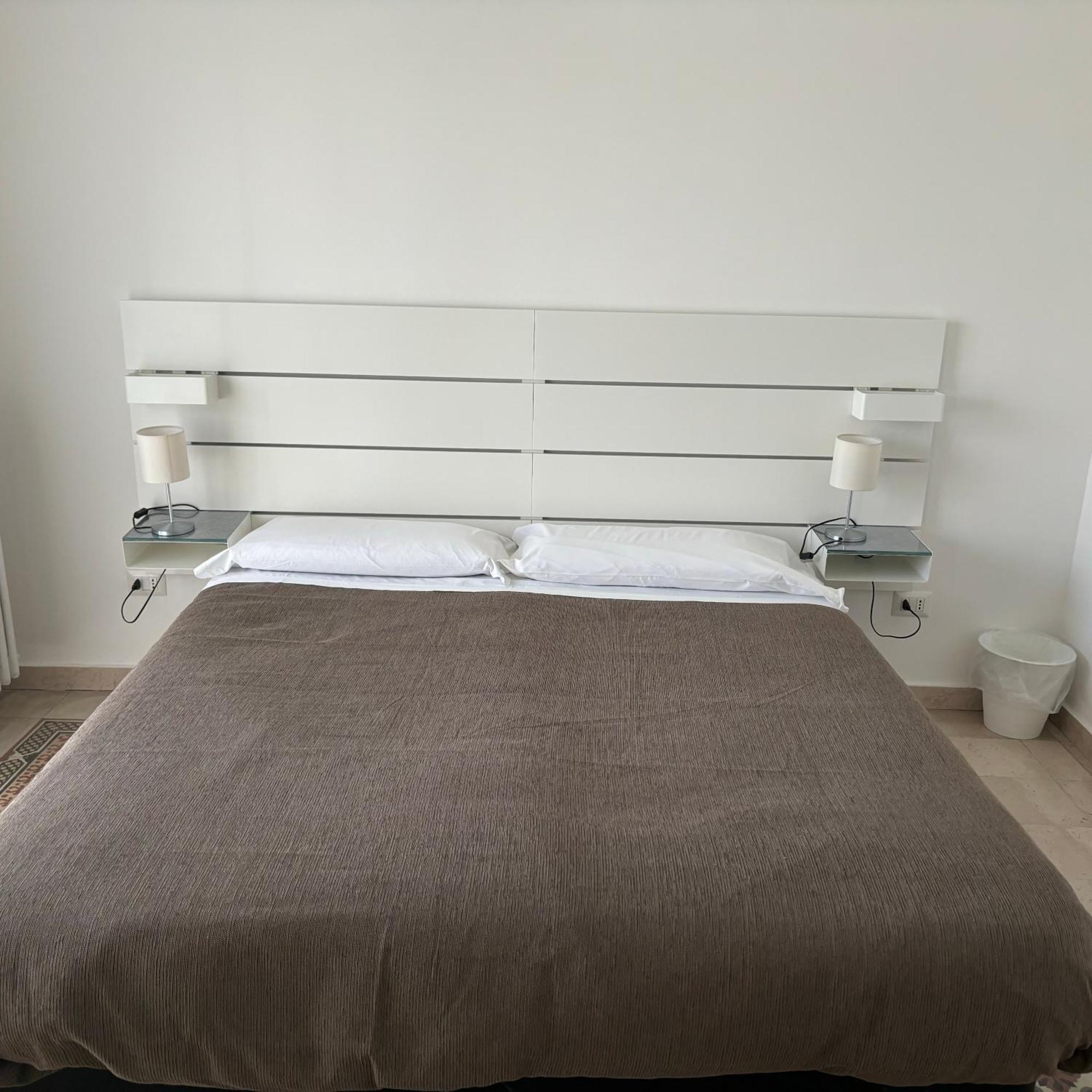 Essential Room & Parking In Centro Citta Con Parcheggio Privato E Wifi Potenza Exterior photo