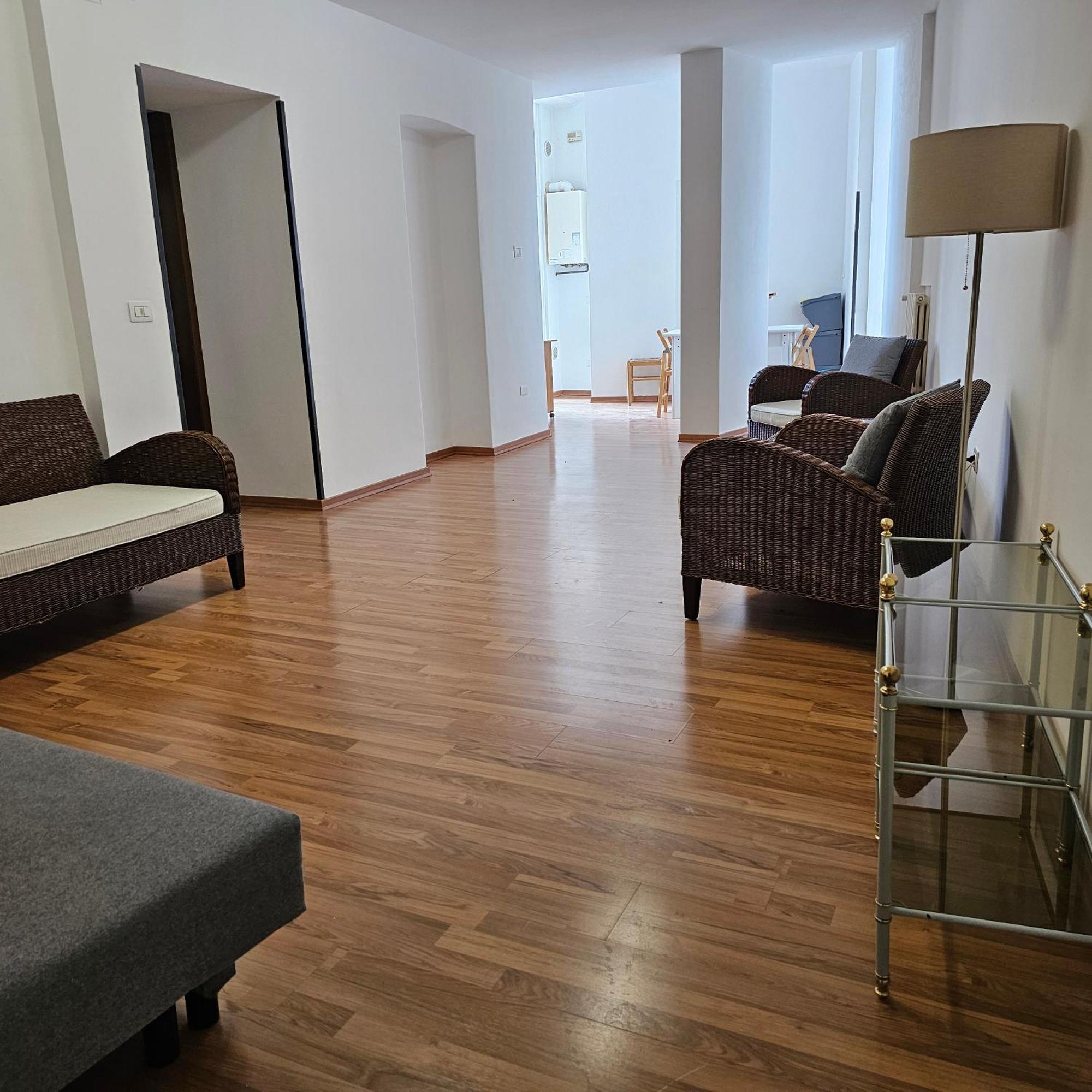 Essential Room & Parking In Centro Citta Con Parcheggio Privato E Wifi Potenza Exterior photo